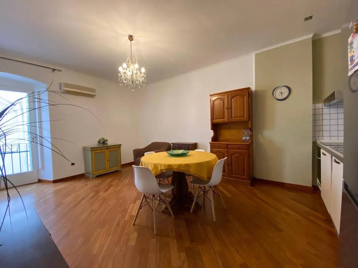 Appartamento Via Azuni Cagliari Italia